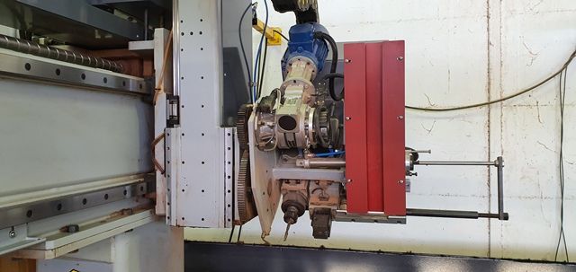 4CN302514-Caselli-Group-CENTRO-DI-LAVORO-LARI-&-LARI-FR-330-TA (18).jpg